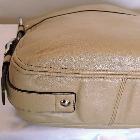 Mint Condition Y2K COACH Beige/Pearl Metallic Full Grain Leather  Shoulder Bag - Picture 8 of 10